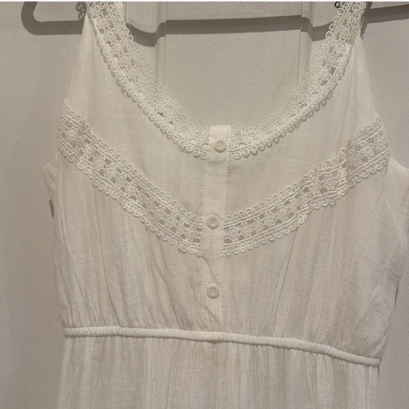 J gee white dress, EUC - Picture 3 of 3